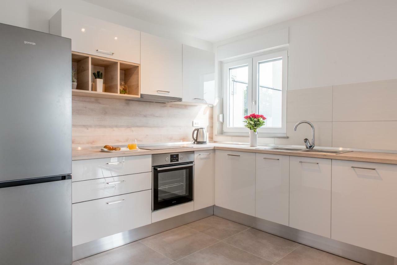 Lion'S Beach Apartment Podstrana Bagian luar foto